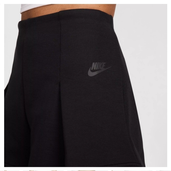 Nike Tech Sportswear Fleece High Rise 3" Black Pleated  Shorts - Picture 2 of 10